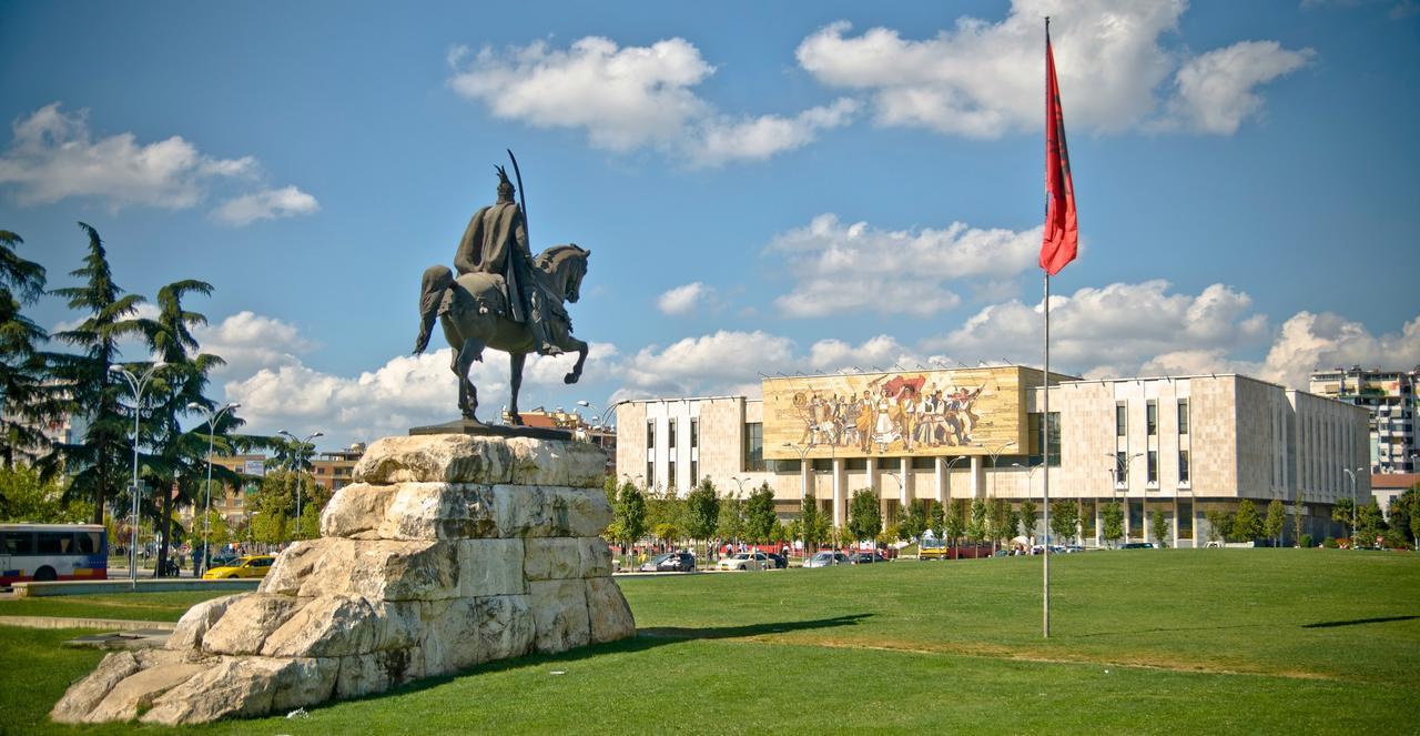Diplomat Hotel & Spa Tirana Exteriör bild