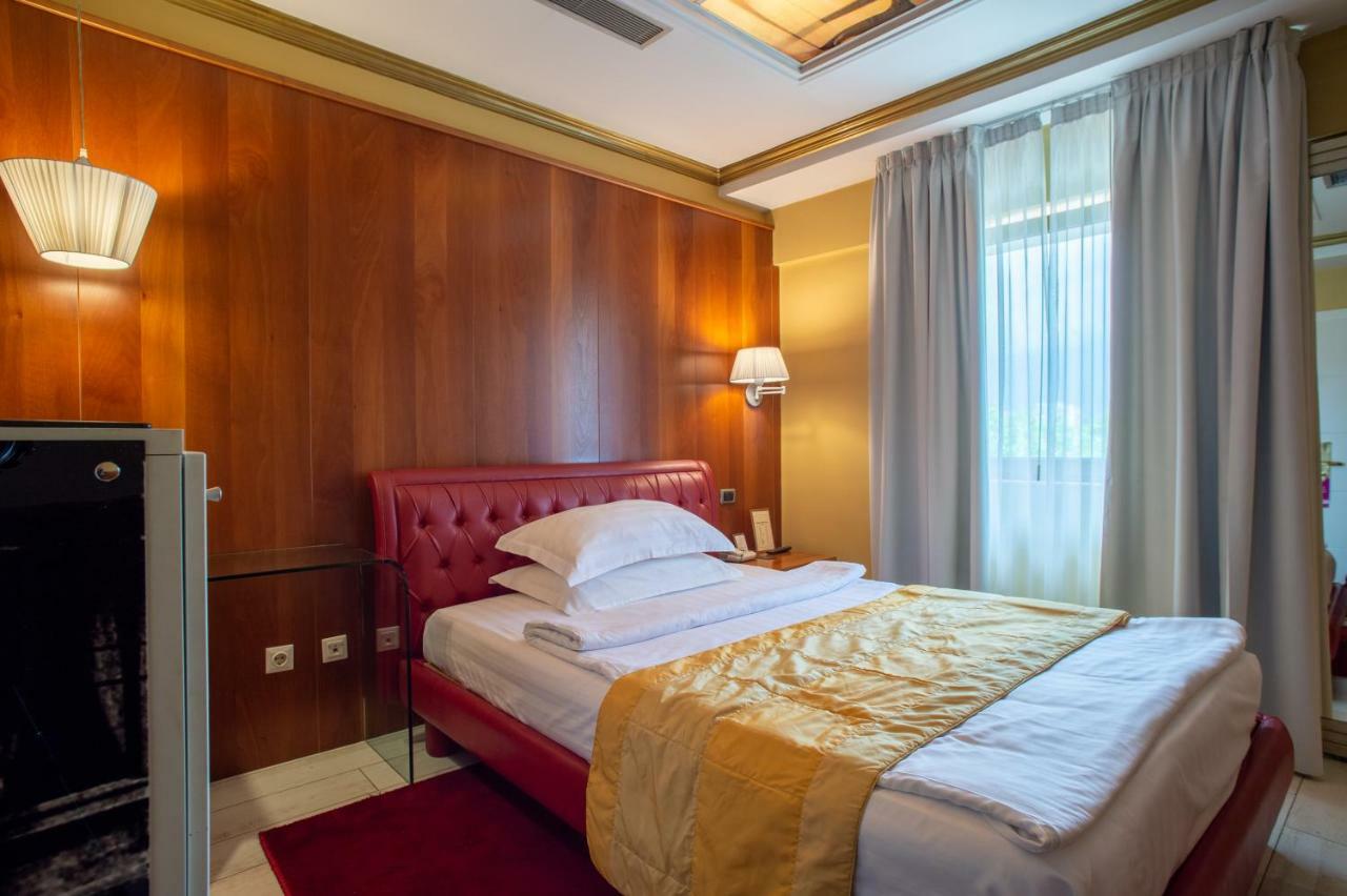 Diplomat Hotel & Spa Tirana Exteriör bild