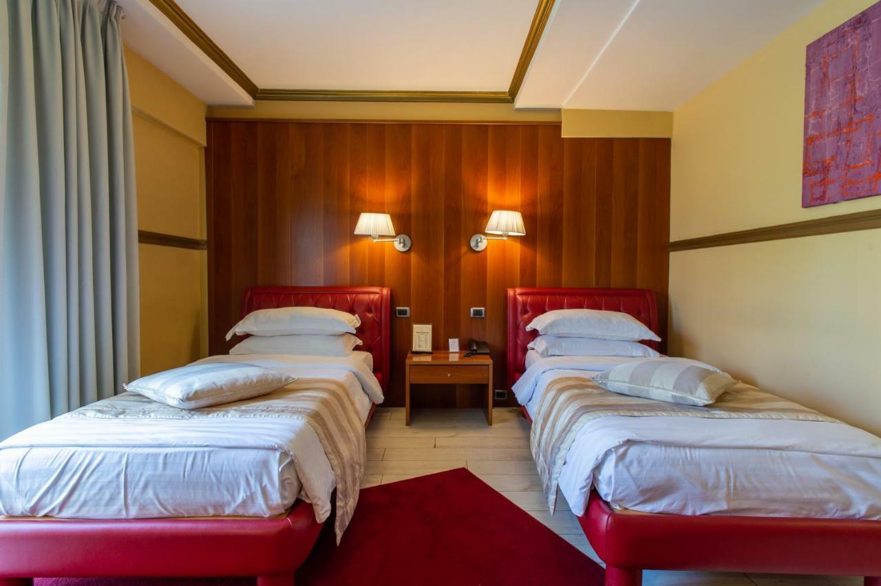 Diplomat Hotel & Spa Tirana Exteriör bild